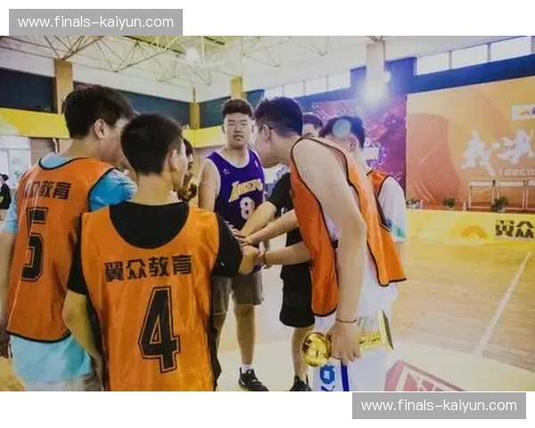 复盘利雅得新月:从球场荣耀到商业奇迹的全景回顾